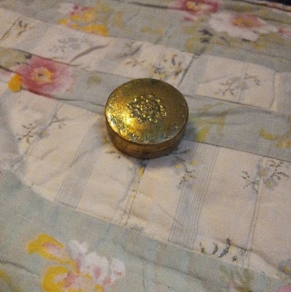 Antique flower design pillbox trinket - Picture 3 of 4